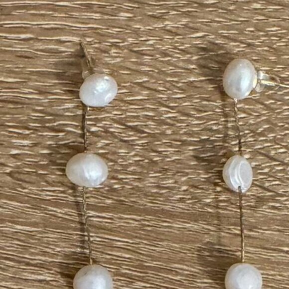 Worn once, pearl drop earings - Picture 3 of 3